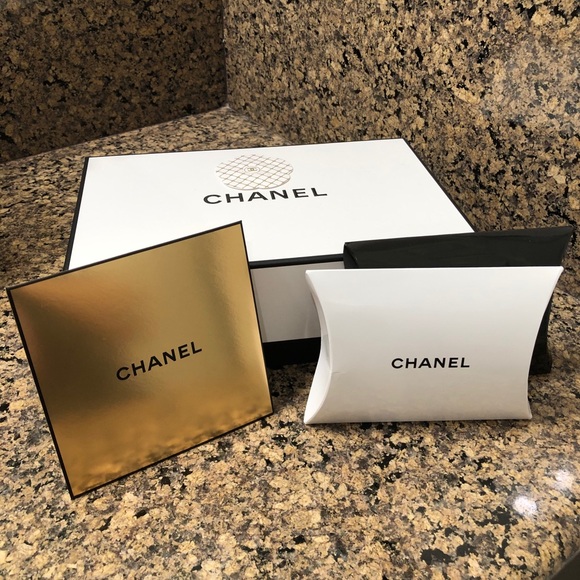 CHANEL Medium Gift Box + 2 Boxes + CC Envelope - Picture 2 of 16